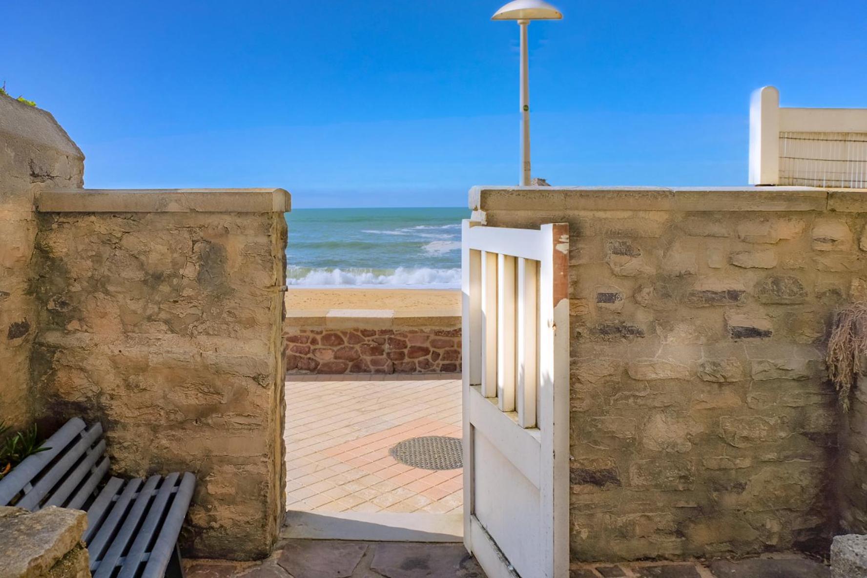 Magnifique Appartement Avec Terrasse, Parking Et Vue Sur L'Ocean Pour 5 比亚里茨 外观 照片